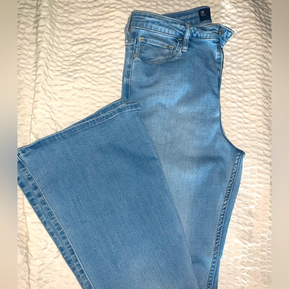 Bootcut Hollister ; smoke & pet free ; like new condition